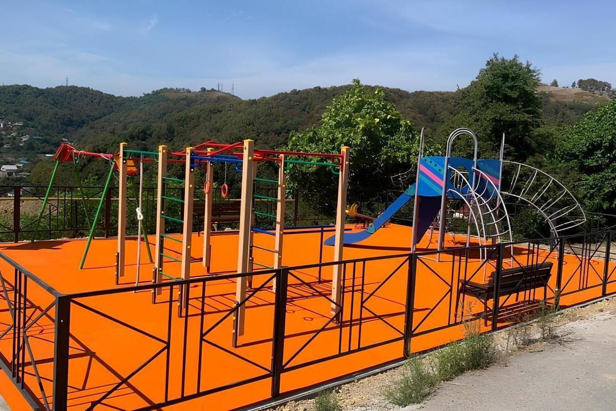 В Лазаревском районе Сочи открылись 4 детские площадки