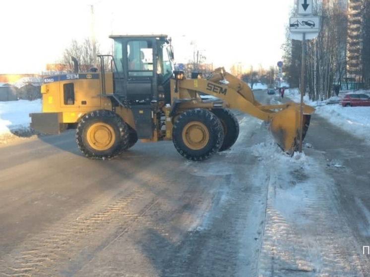Коммунальщики убрали горы снега с улиц Петрозаводска после октябрьского снегопада