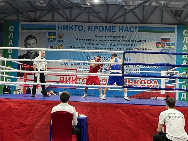 В Анапе свыше 100 спортсменов борются за награды на турнире по боксу имени Героя России Виктора Омелькова