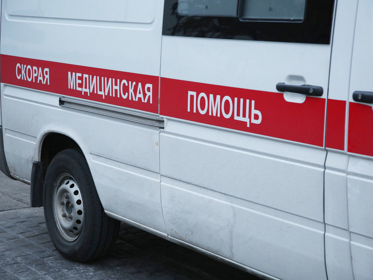 В Калининграде иномарка снесла остановку с ребенком, он погиб