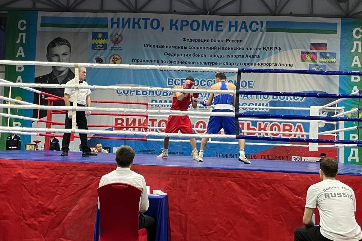 В Анапе свыше 100 спортсменов борются за награды на турнире по боксу имени Героя России Виктора Омелькова