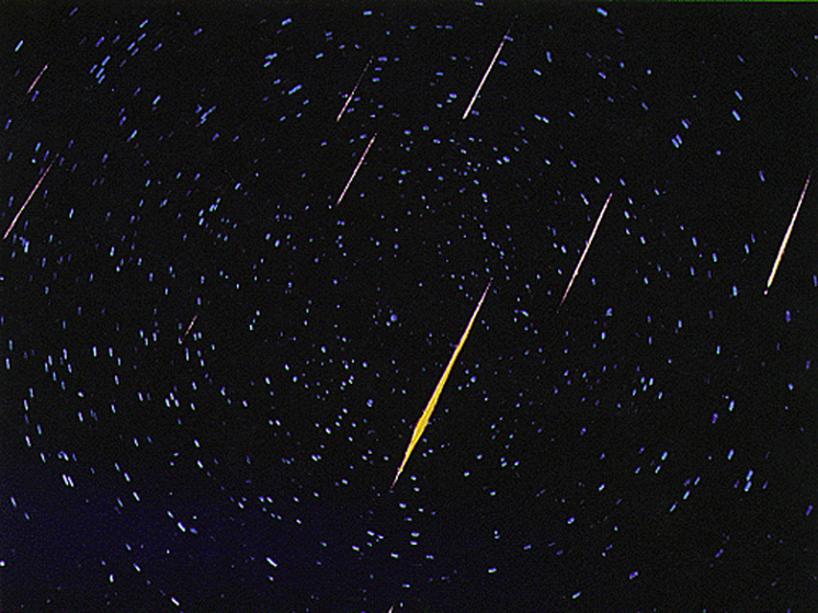 Пик звездного дождя: астрономы посоветовали, как смотреть метеорный поток Леониды