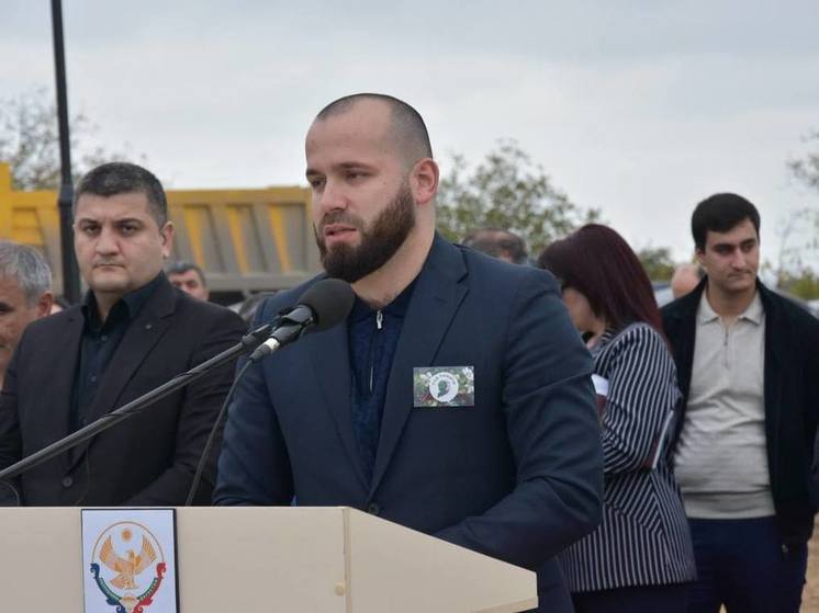 Спортсмены и артисты сразятся на поле в Дагестане