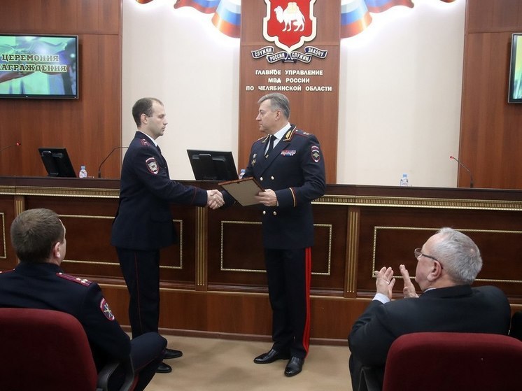 Челябинский генерал Михаил Скоков поздравил участковых со 100-летием службы