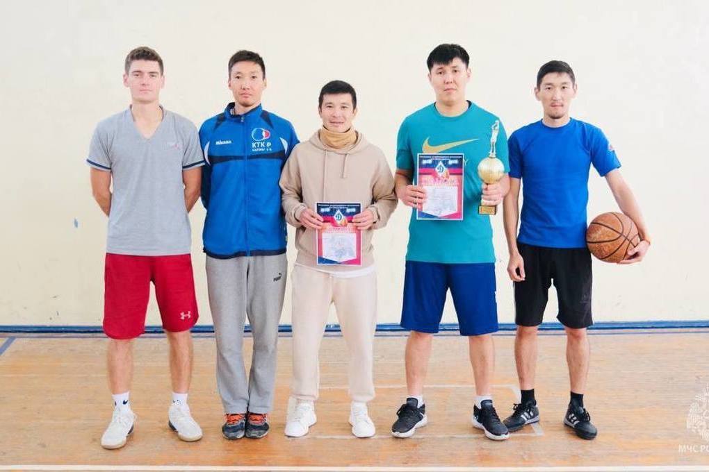 Kalmykia rescuers beat security forces in a streetball tournament