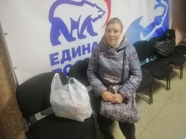 Одинокие пенсионеры и инвалиды Ясиноватой получили гумпомощь от властей города