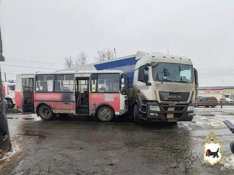  В Иркутске произошло ДТП с участием общественного транспорта
