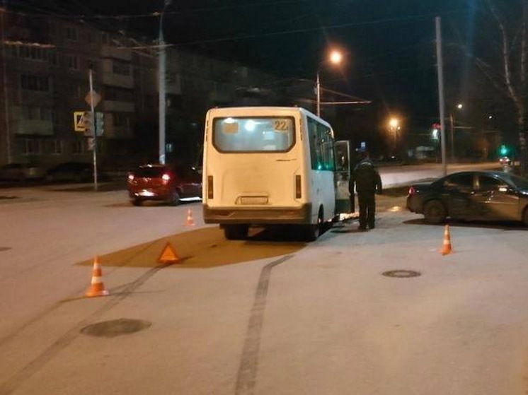 В Йошкар-Оле пассажирка маршрутки получила повреждения в ДТП