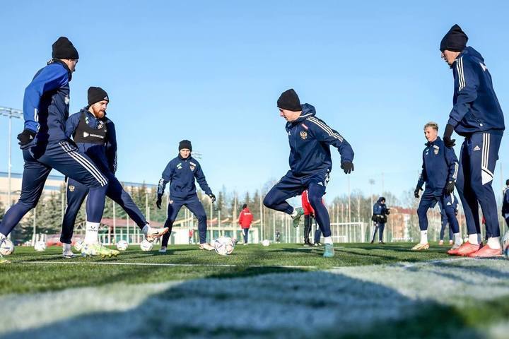 Национальная команда провела последнюю тренировку перед вылетом в Волгоград.