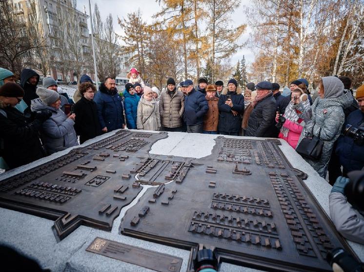 16-тонный макет завода–крепости установили в центре Екатеринбурга