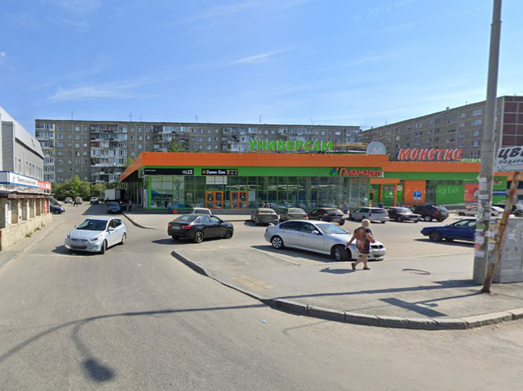Труп пенсионерки нашли возле магазина в Екатеринбурге