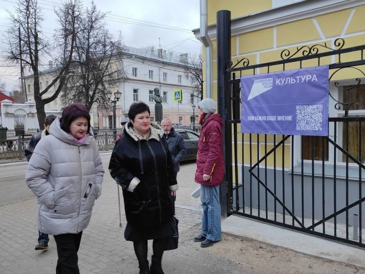 Надежда Щербакова вместе с директором департамента культуры Костромской области Мариной Назиной оценили ход выполнения работ по ремонту театра