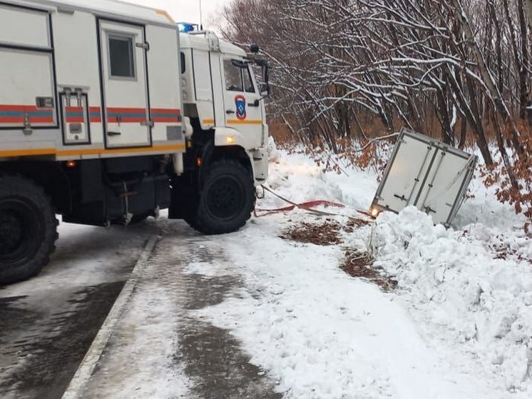 В Хабаровске спасатели дважды за ночь помогли водителям