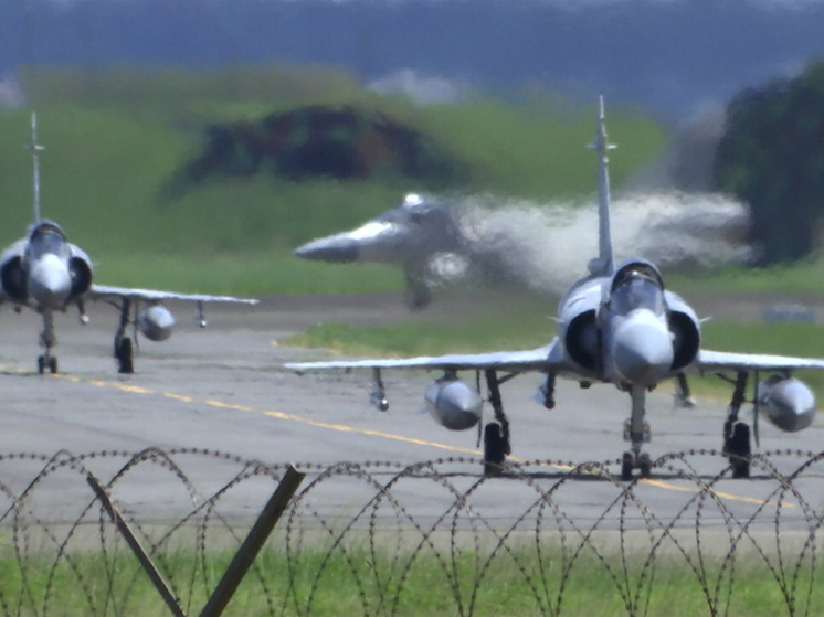 Тайвань обнаружил 9 боевых китайских самолетов у своих границ