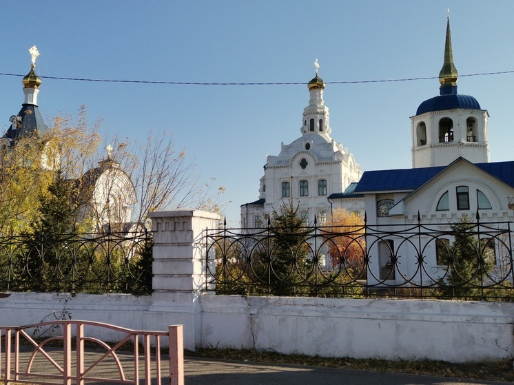 В Улан-Удэ после ремонта освятили Богоявленский храм Одигитриевского собора