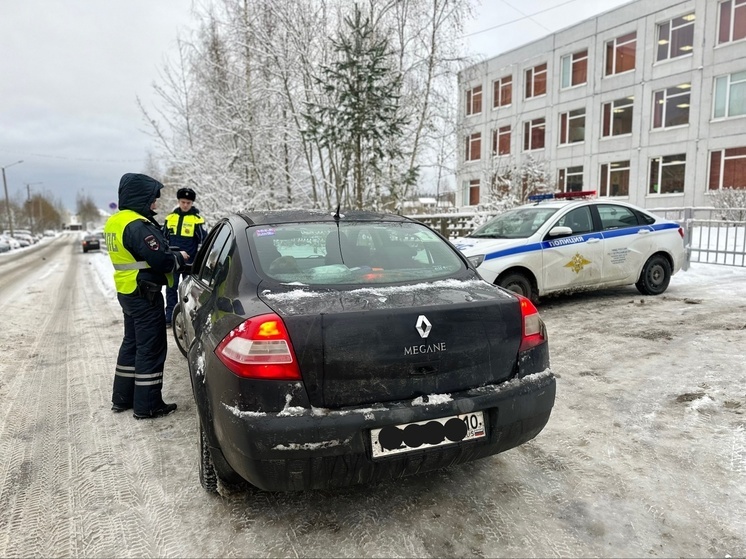 ГИБДД проверяет автомобили в центре Петрозаводска