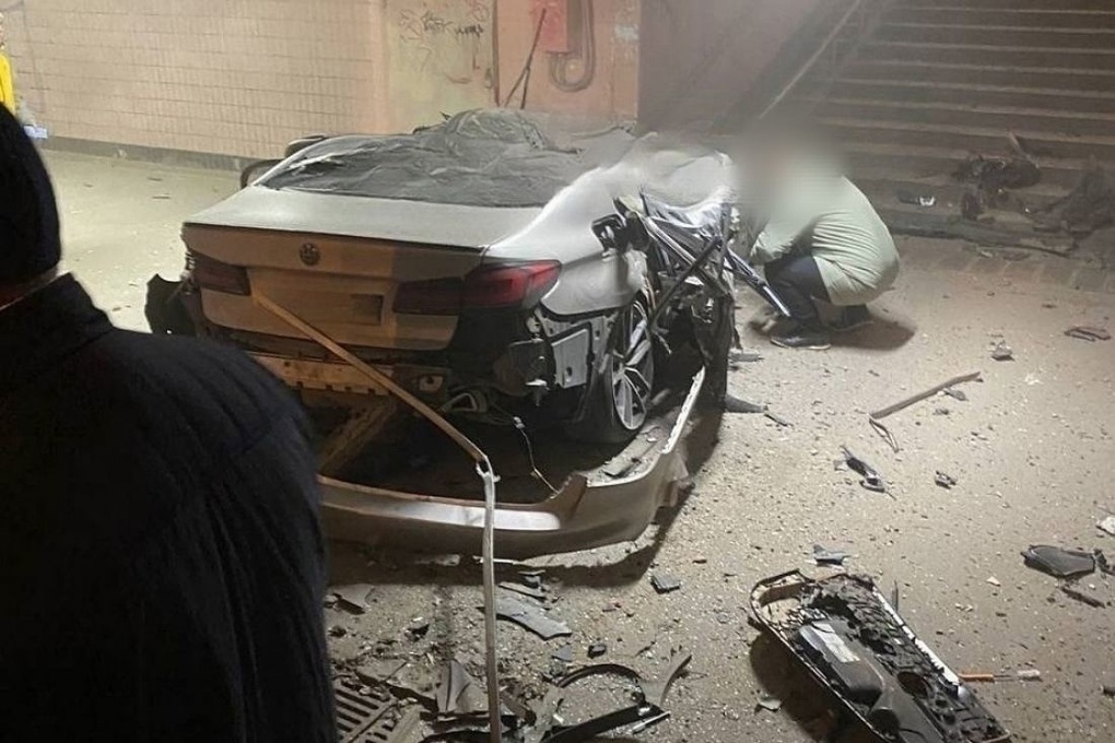 В Пензе водитель слетел в подземный переход на BMW