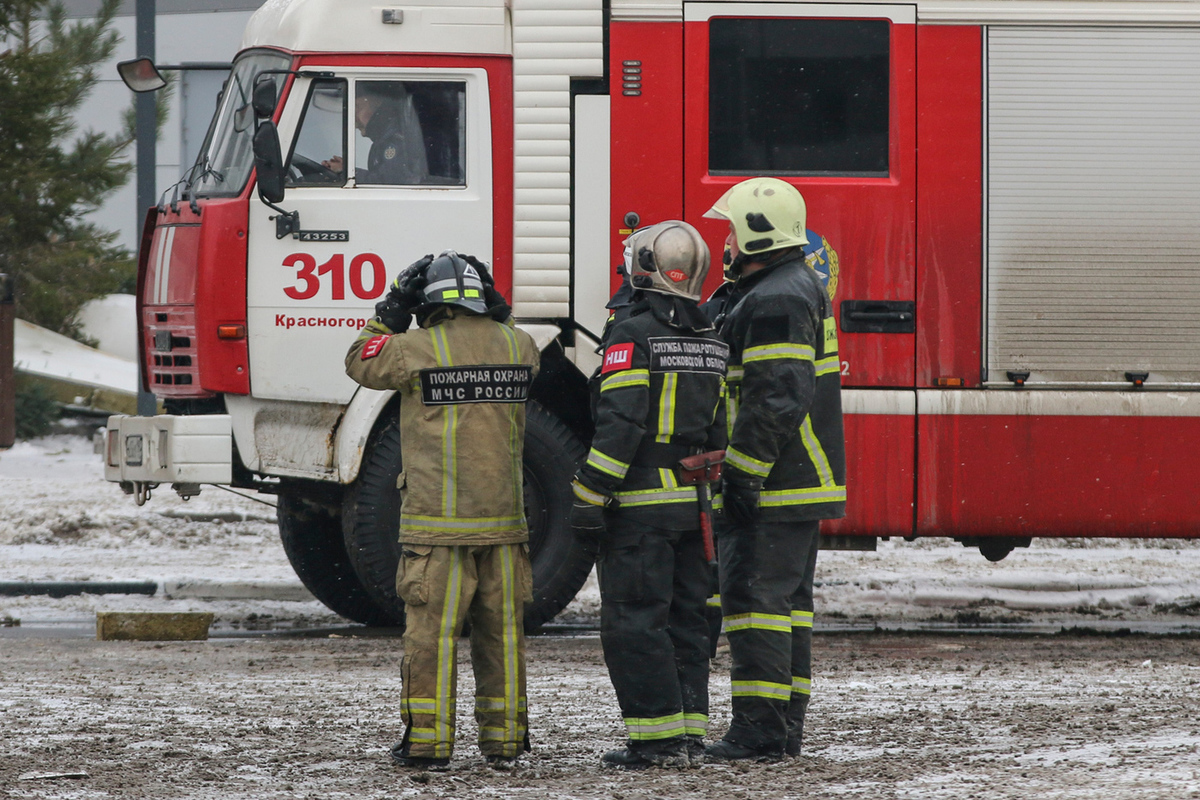Полицейские проверяют информацию о поджоге квартиры на севере Москвы