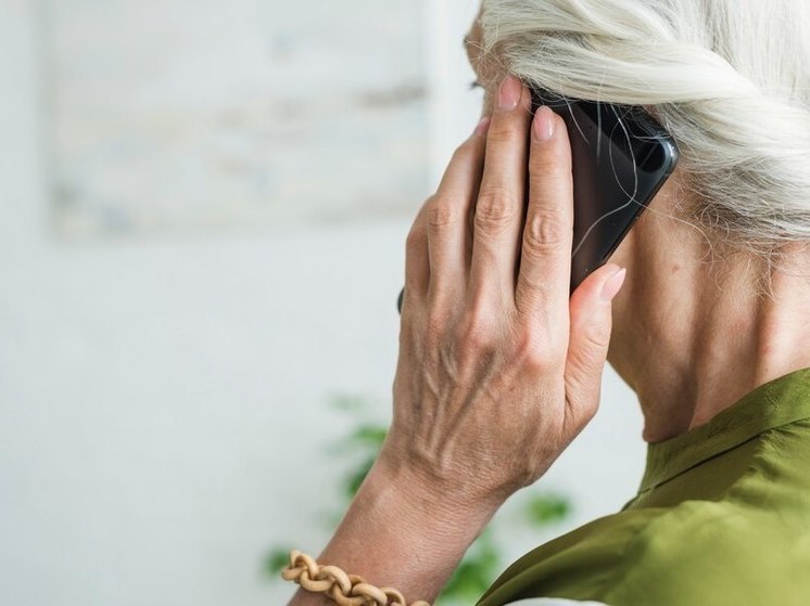 Омская пенсионерка потеряла 45 тысяч после установки мобильного приложения