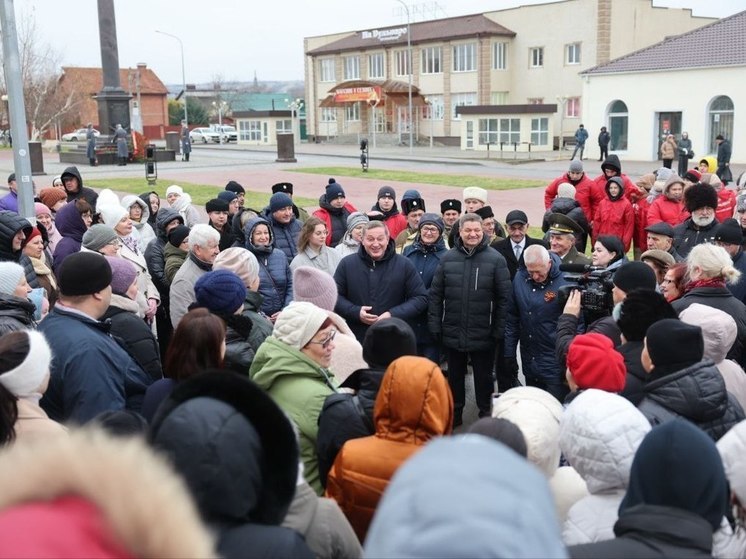  Губернатор Андрей Бочаров пообщался с калачевцами