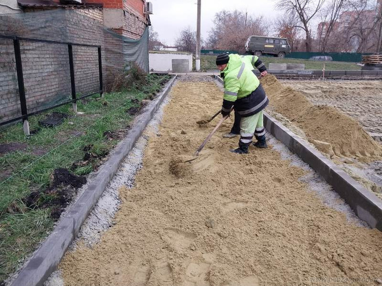 В Пензе обустраивают парковку у подвесного моста