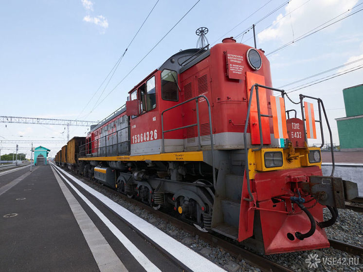 Шесть поездов задержались в Кузбассе из-за погодных условий