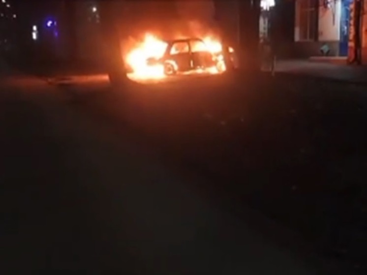 В Таганроге сгорело два автомобиля