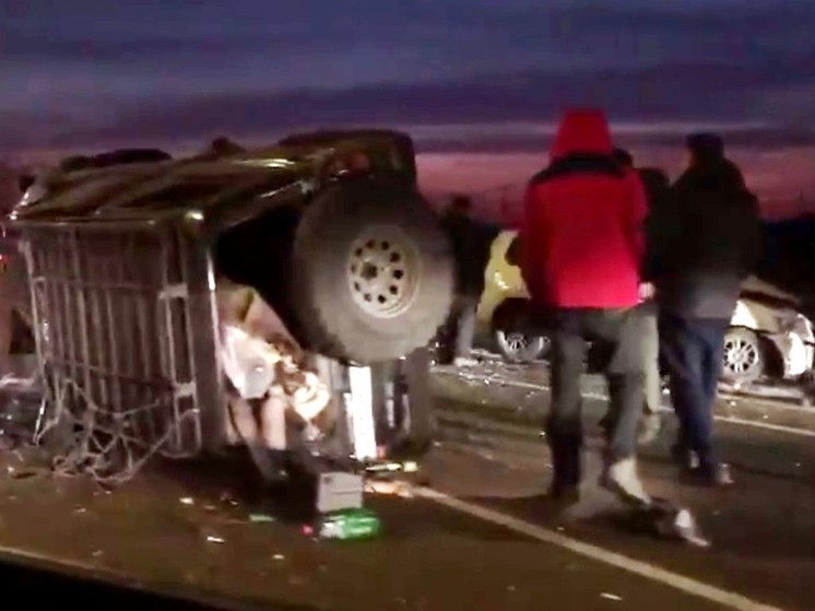 Два человека пострадали в ДТП с перевернутым Toyota Surf в Чите