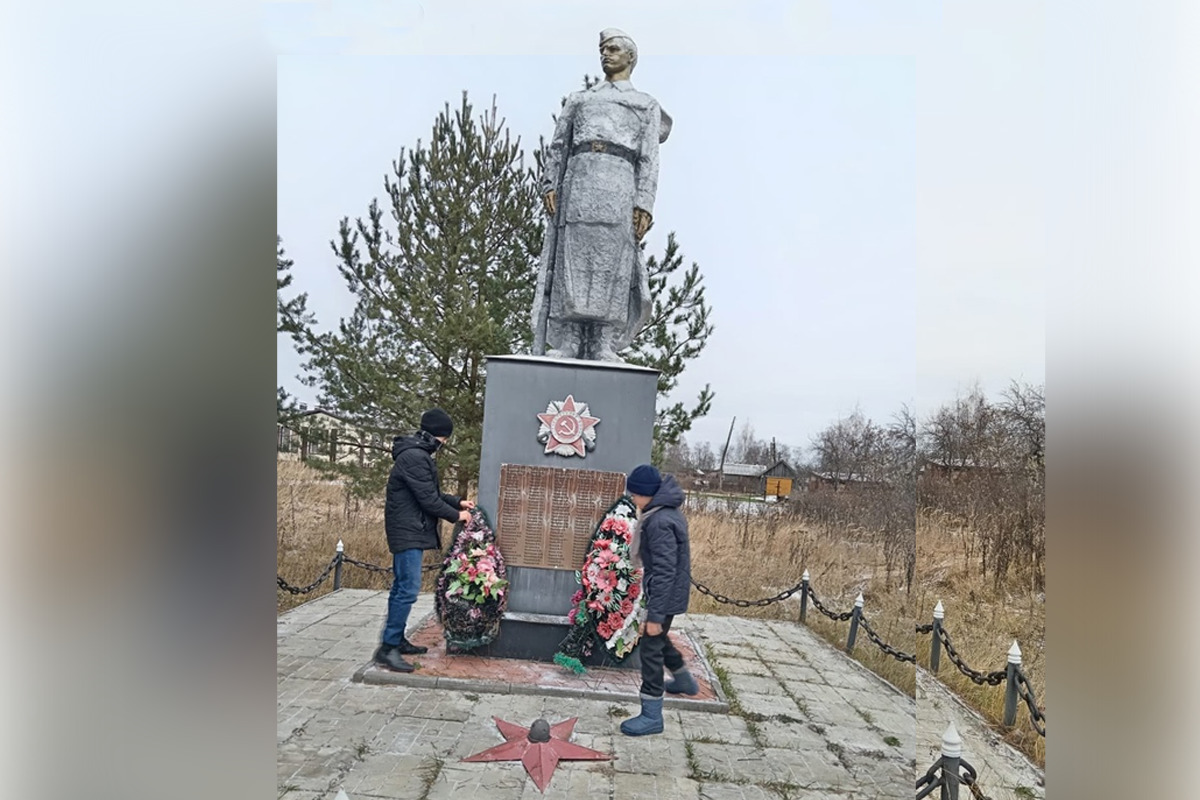 Школьники Лухского района взяли шефство над памятником героям Великой Отечественной войны