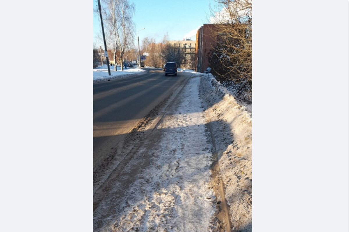 Жительница Петрозаводска впервые за годы увидела почищенный тротуар на Боровой