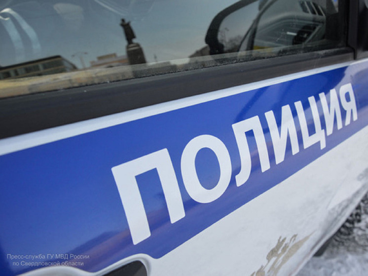 Двое мужчин разбили чужой автомобиль в Екатеринбурге