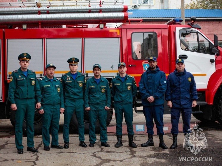 Стали известны имена спасателей, эвакуировавшие людей из обрушегося дома в Астрахани