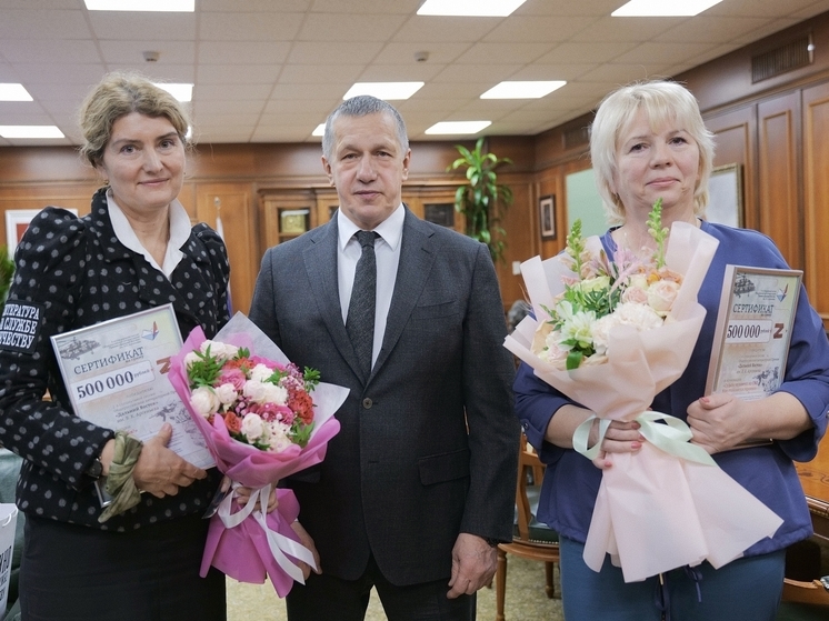 Юрий Трутнев вручил награды военным корреспондентам