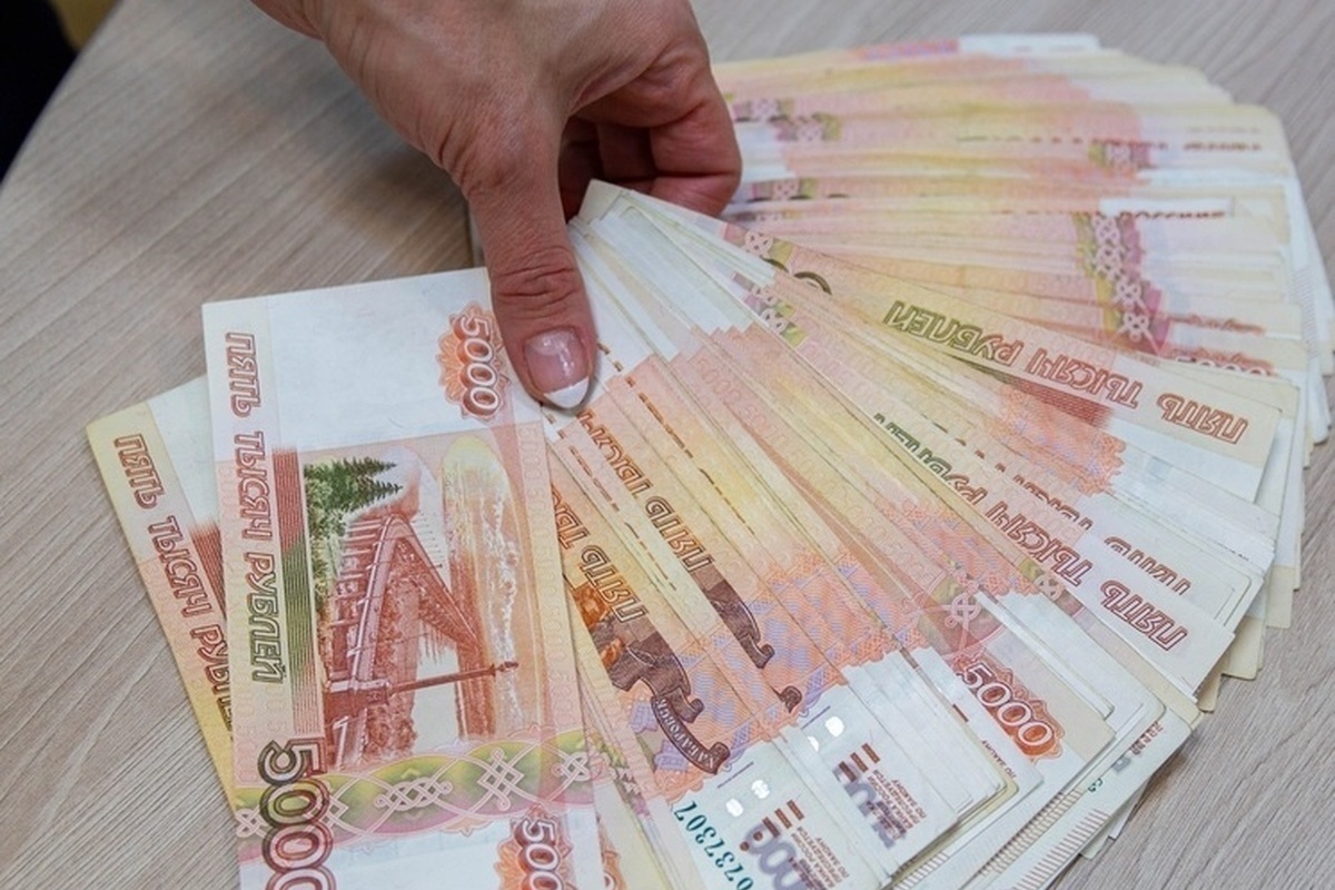 В Омской области сельчанка перевела мошенникам 100 тысяч рублей
