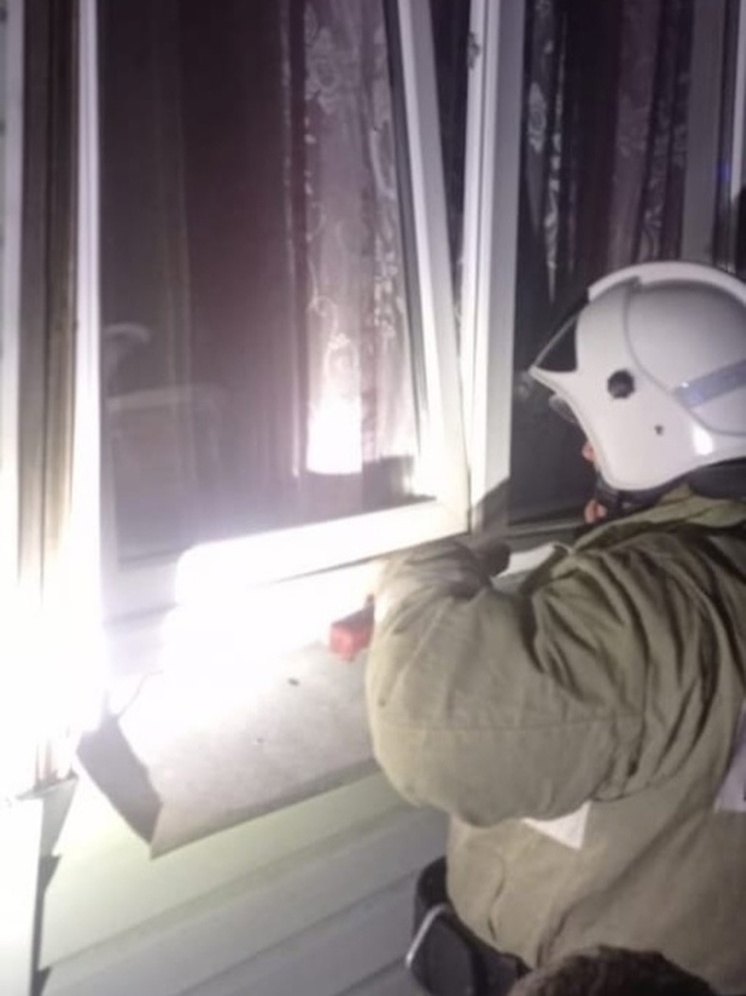 В Курской области Суджанские спасатели вскрыли квартиру женщины-инвалида
