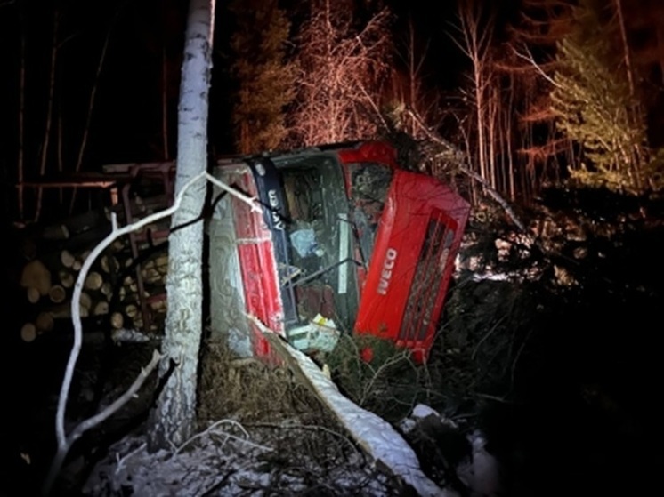 Следком Бурятии: погибший водитель грузовика пытался заскочить в него на ходу