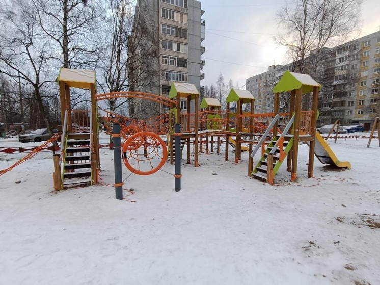 В привокзальной части Архангельска устанавливают игровые элементы