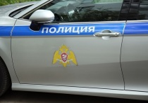 Телеграм-канал Readovka сообщает, что в Санкт-Петербурге мужчина в неадекватном состоянии ударил сотрудника магазина ножом по шее, после чего начал кидаться овощами