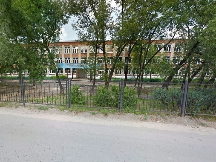 Евгений Куйвашев поручил разобраться со скандалом вокруг школы в Талице