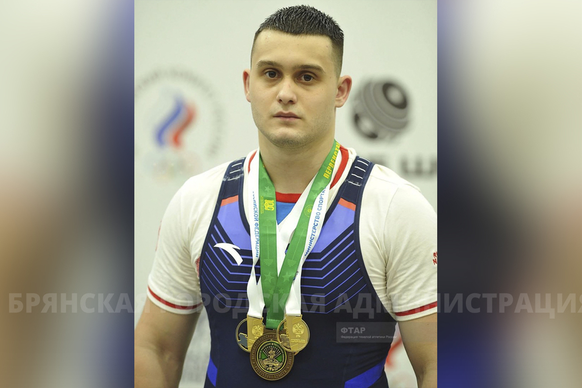 Bryansk strongman Maxim Moguchev set a Russian record