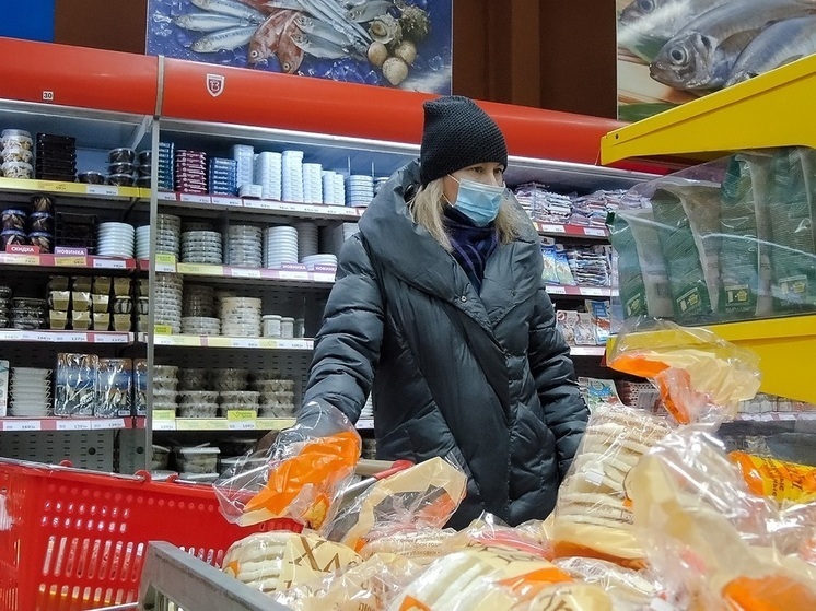Стало известно, сколько россияне в среднем за месяц ходят за продуктами