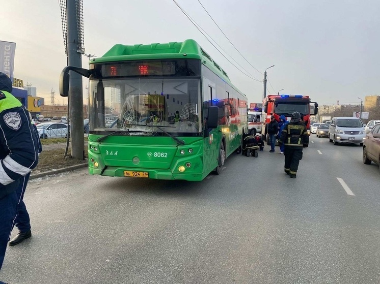 Автобус насмерть сбил челябинца, переходившего дорогу в неположенном месте