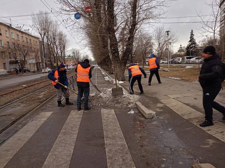 С улиц Иркутска вывезли более тысячи тонн снега за выходные