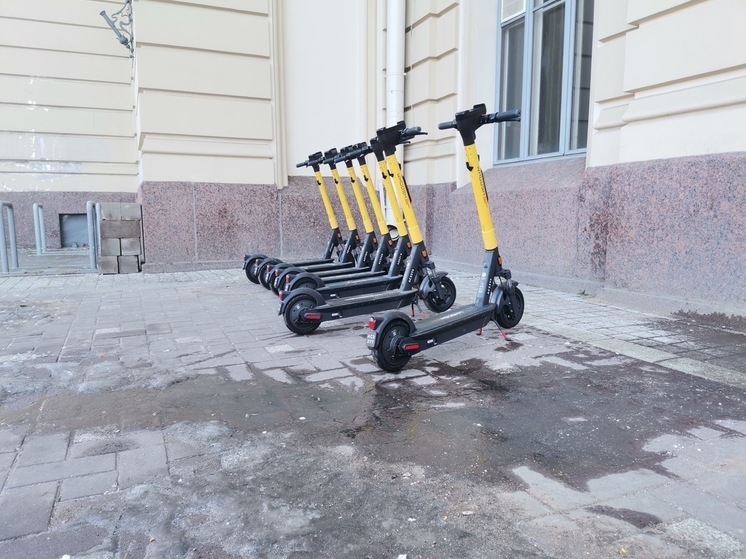 Петербуржцам на закрытии сезона пообещали сделать электросамокаты еще безопаснее