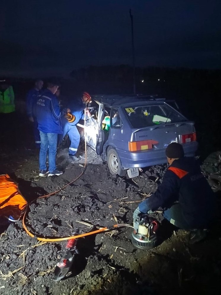 Лабинские спасатели помогли женщине, попавшей в ДТП