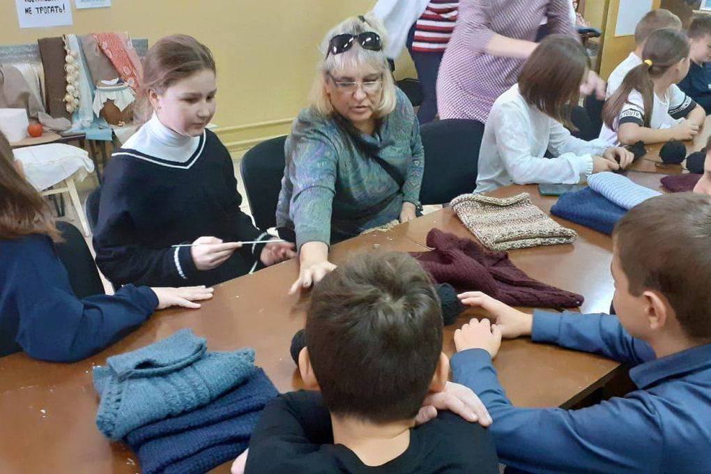 В Кисловодске в рамках акции «Нить добра» сплели первые зимние маскировочные сети