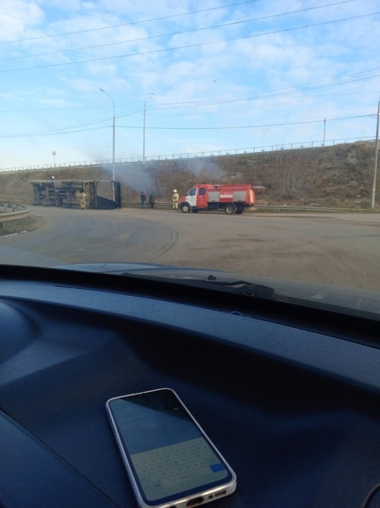 В Тверской области самосвал положил асфальт на дорогу