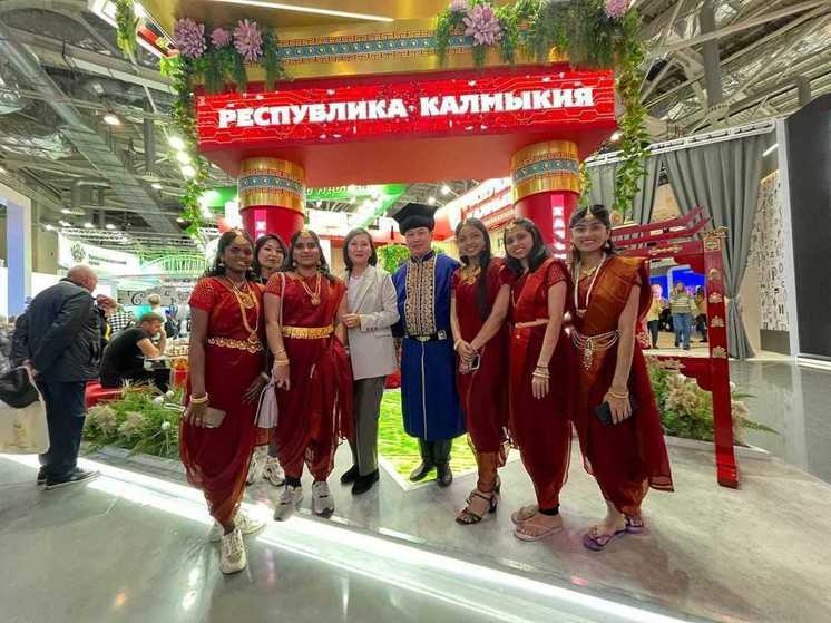 Павильон Калмыкии продолжает работу на международной выставке "Россия"