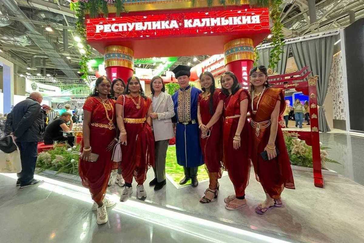 Павильон Калмыкии продолжает работу на международной выставке &#34;Россия&#34;