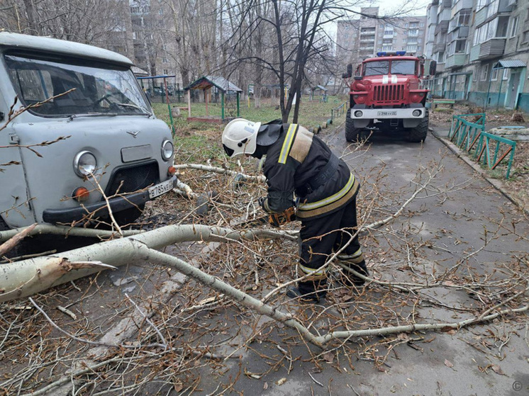 Глава АКЗС призвал депутатов помочь пострадавшим от урагана жителям края